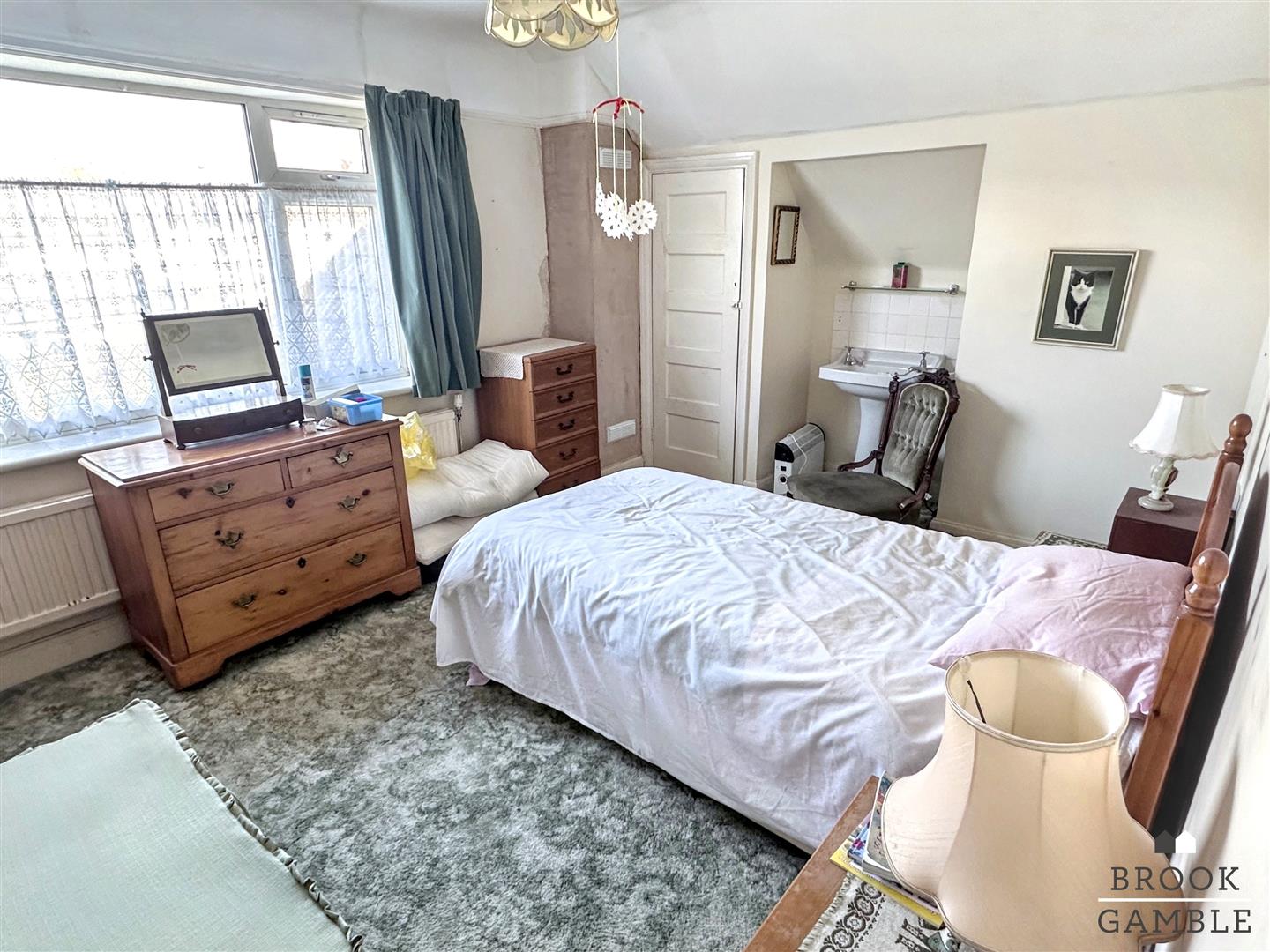 3 Bedroom House - Semi-Detached. Ocklynge Road in Eastbourne,  17